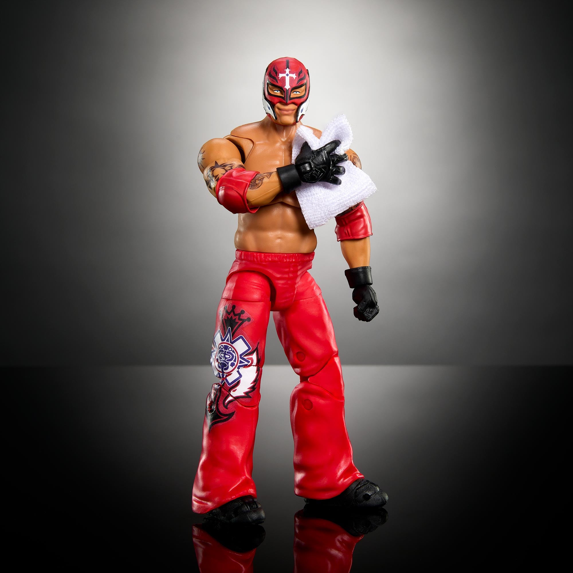 WWE Mattel Ultimate Edition Figurine et accessoires, 15,2 cm Rey Mysterio à collectionner avec têtes et mains interchangeables, 30 points d'articulation